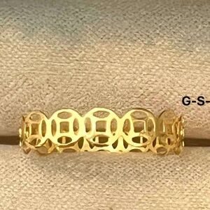 18k SD Gold Lucky charm money catcher ring Size 8 Only
